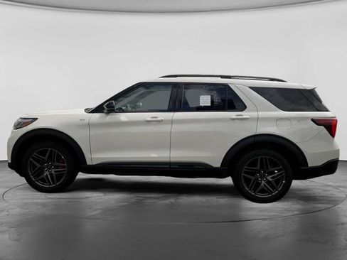 Used 2025 Ford Explorer ST-Line w/ ST-Line Street Pack AWD/4WD image 10
