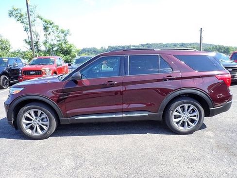 Used 2023 Ford Explorer XLT w/ Equipment Group 202A AWD/4WD image 2