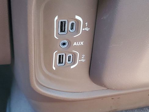 Used 2019 RAM 1500 Laramie image 32