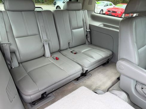 Used 2007 GMC Yukon SLT w/ SLT Preferred Equipment Group image 12