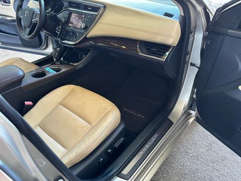 Used 2014 Toyota Avalon Limited image 10