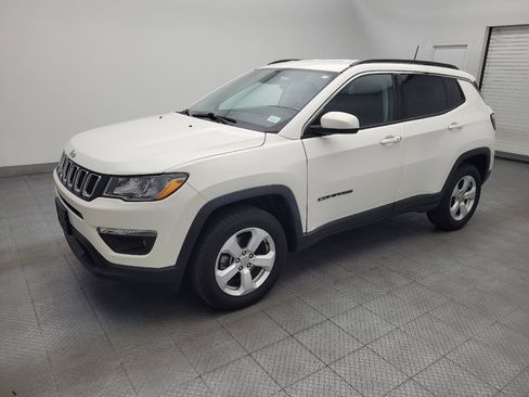 Used 2019 Jeep Compass Latitude w/ Cold Weather Group AWD/4WD image 2