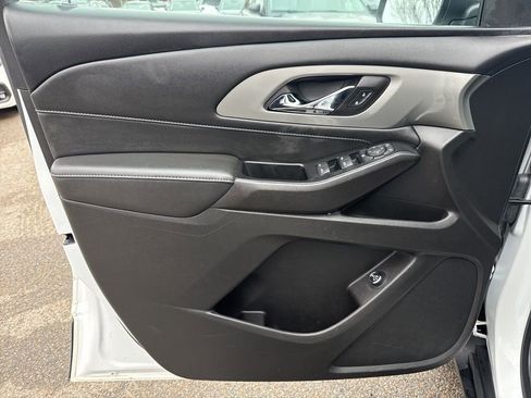 Used 2023 Chevrolet Traverse LT image 22