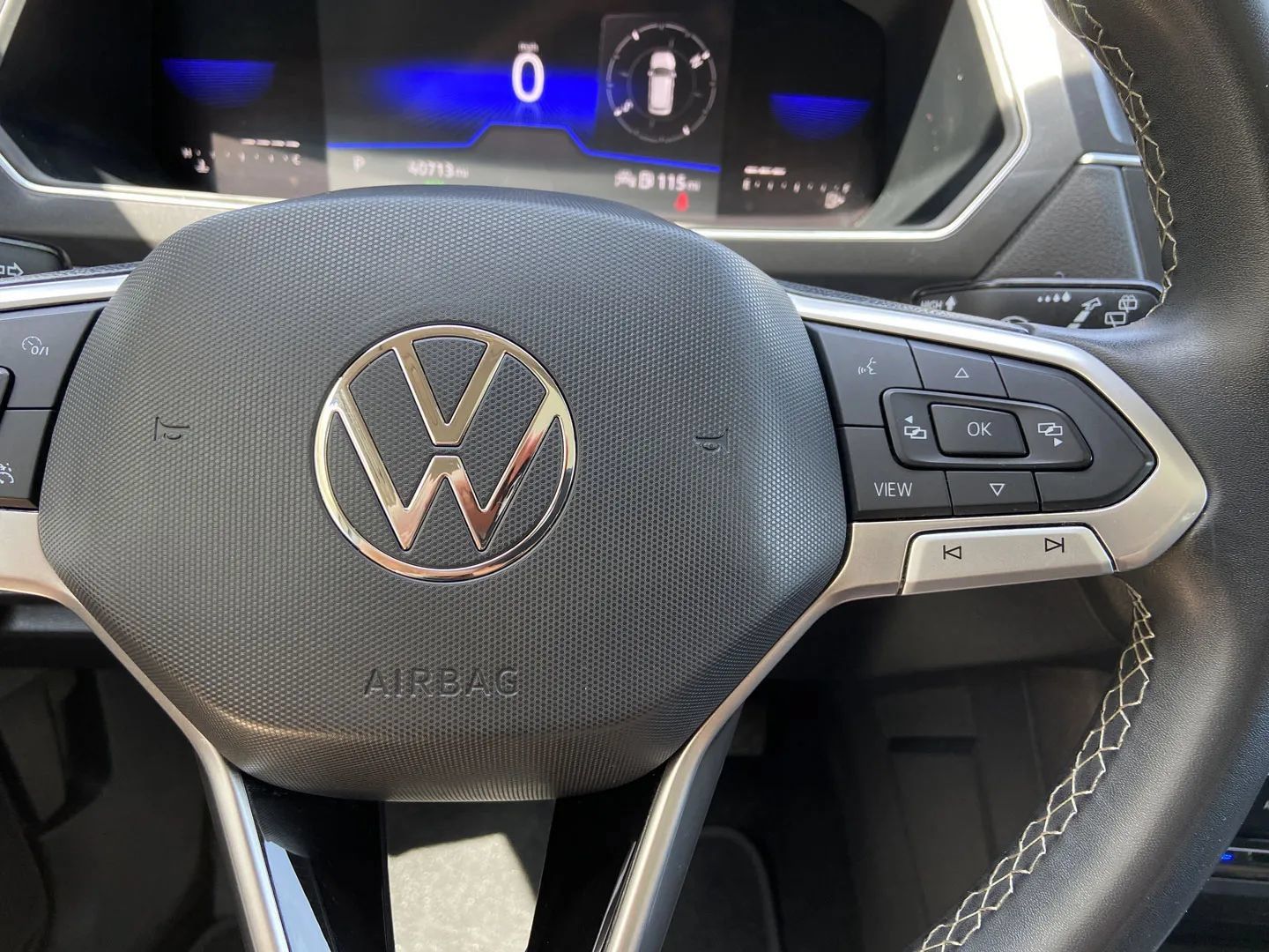Used 2023 Volkswagen Tiguan SE w/ Panoramic Sunroof Package AWD/4WD image 17