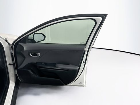 Used 2025 Kia K4 LXS image 32