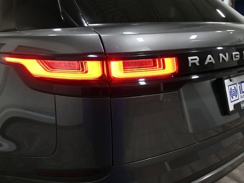 Used 2018 Land Rover Range Rover Velar S image 37