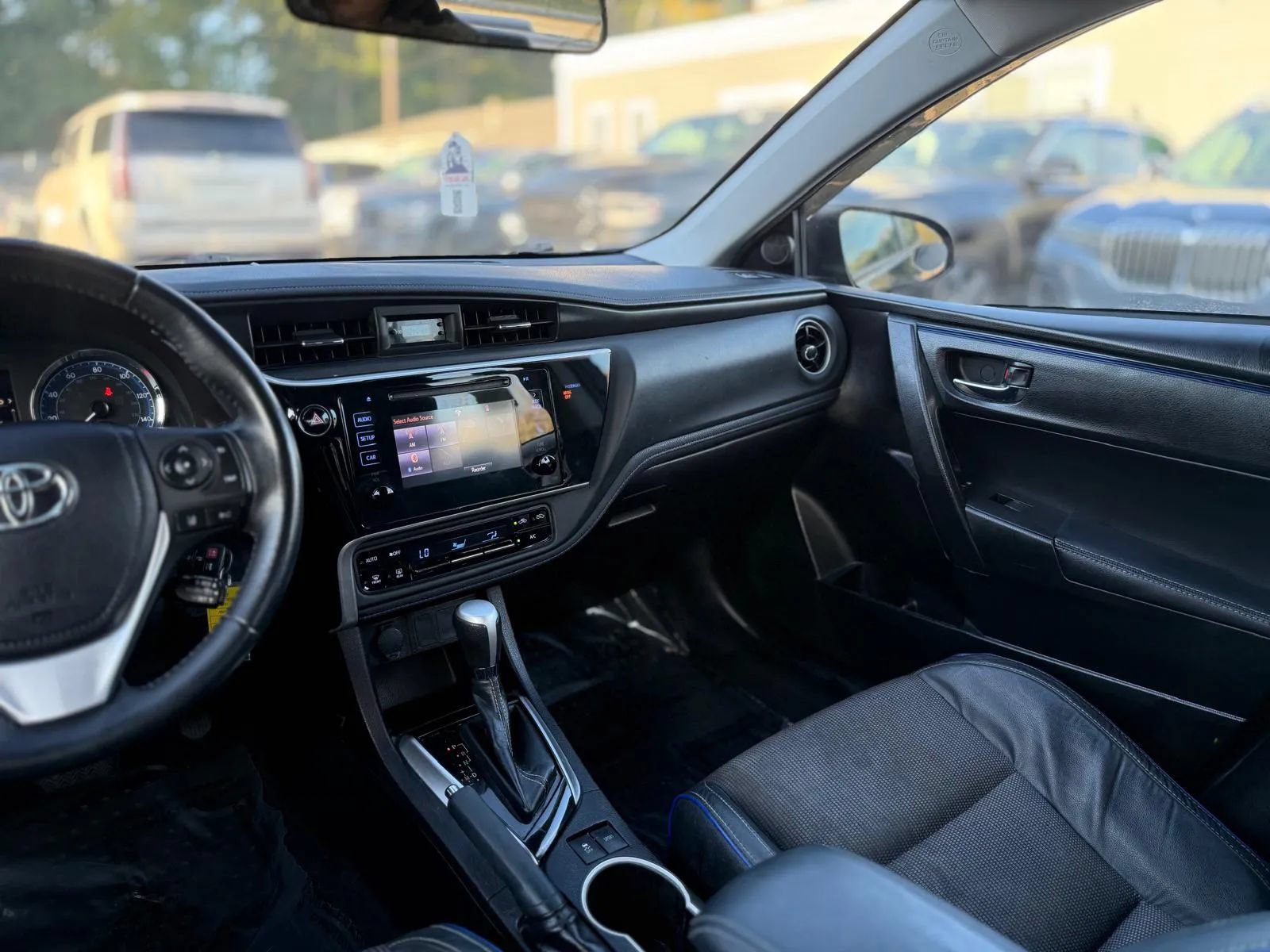 Used 2019 Toyota Corolla SE w/ Carpet Mat Package (TMS) FWD image 24