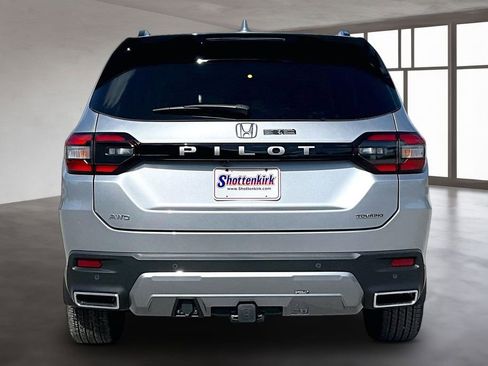 New 2026 Honda Pilot Touring image 4