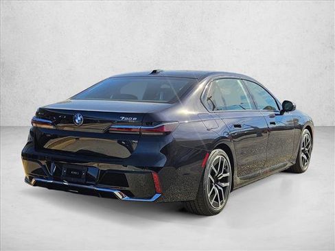New 2026 BMW 750e xDrive w/ Premium Package image 2