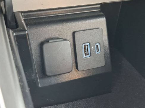 Used 2023 Ford Explorer XLT w/ Equipment Group 202A AWD/4WD image 30