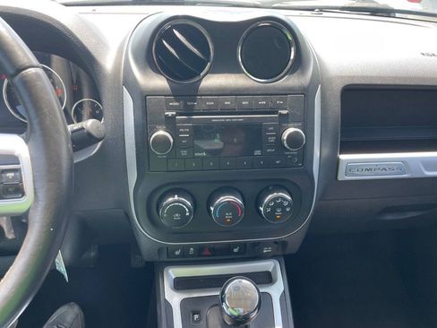 Used 2017 Jeep Compass Latitude AWD/4WD image 18
