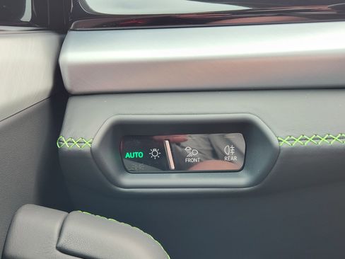 Used 2025 Lamborghini Urus SE image 20