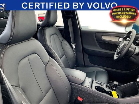 Certified 2025 Volvo XC40 B5 Core AWD/4WD image 11