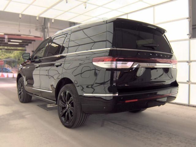 Used 2024 Lincoln Navigator Reserve AWD/4WD image 4