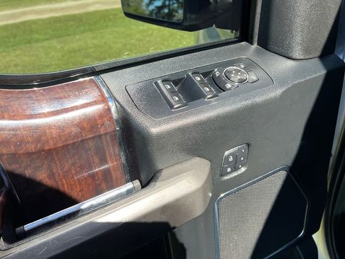 Used 2015 Ford F150 Platinum w/ Equipment Group 701A Luxury image 11