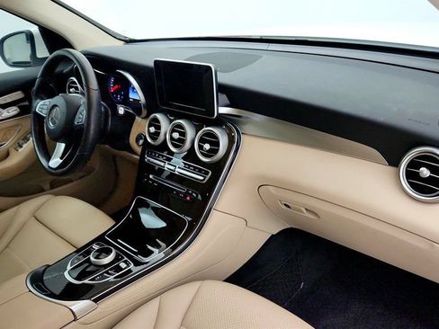 Used 2018 Mercedes-Benz GLC 300 4MATIC w/ Premium Package image 21