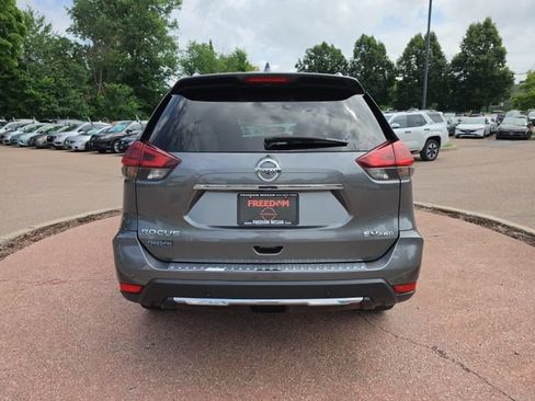Used 2019 Nissan Rogue SV w/ Premium Package AWD/4WD image 4