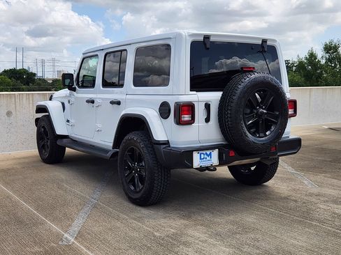 Used 2021 Jeep Wrangler Unlimited Sahara AWD/4WD image 8