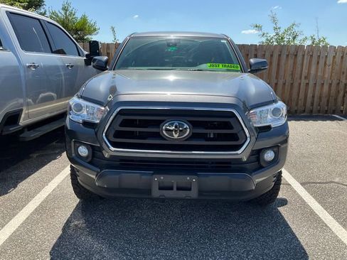 Used 2022 Toyota Tacoma SR5 w/ Technology Package RWD image 2