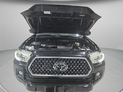Used 2018 Toyota Tacoma TRD Sport image 18