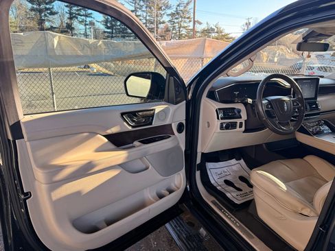 Used 2018 Lincoln Navigator L Reserve w/ Technology Package image 14