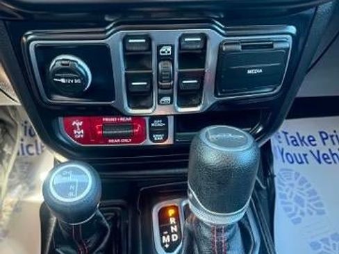Used 2023 Jeep Gladiator Rubicon w/ Cold Weather Group AWD/4WD image 12