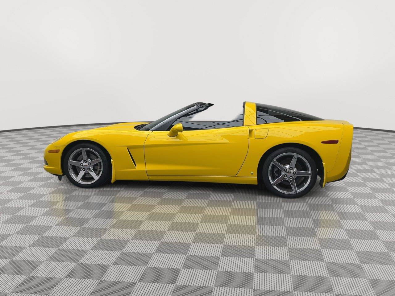 Used 2007 Chevrolet Corvette Coupe w/ Performance Package RWD image 29