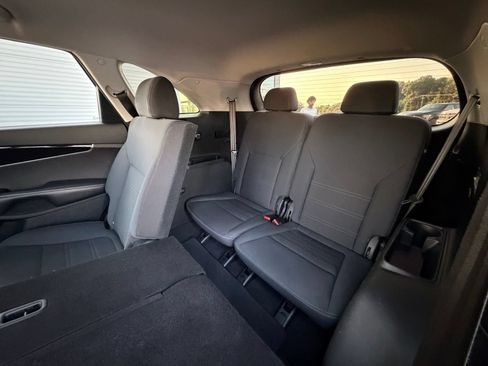 Used 2019 Kia Sorento AWD V6 w/ LX V6 Convenience Package image 17