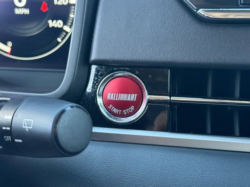 Used 2024 Mitsubishi Outlander 4WD Plug-In Hybrid image 29