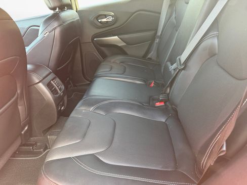 Used 2021 Jeep Cherokee Latitude Lux 80th Anniv w/ Quick Order Package 26U 80TH AWD/4WD image 16