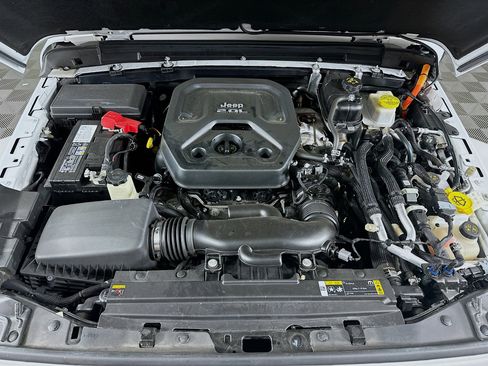 Used 2022 Jeep Wrangler Sahara w/ Cold Weather Group image 31