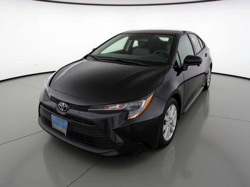 Used 2025 Toyota Corolla LE FWD image 3