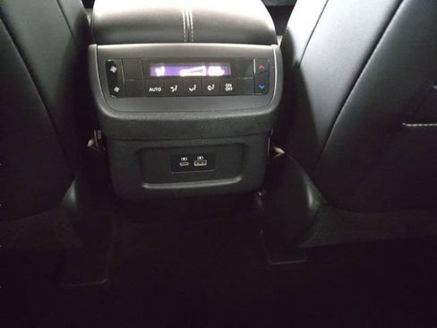 Used 2022 Nissan Pathfinder SL AWD/4WD image 11