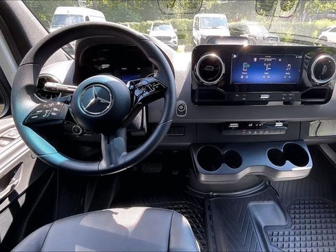 Used 2026 Mercedes-Benz Sprinter 2500 image 5