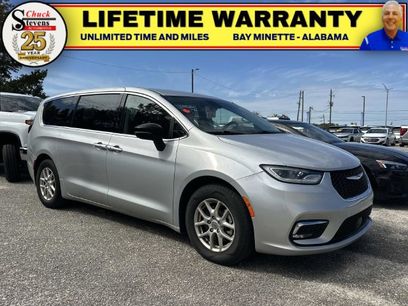 Used 2024 Chrysler Pacifica Touring-L