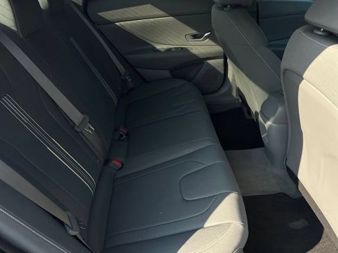 Certified 2025 Hyundai Elantra Sport FWD image 10