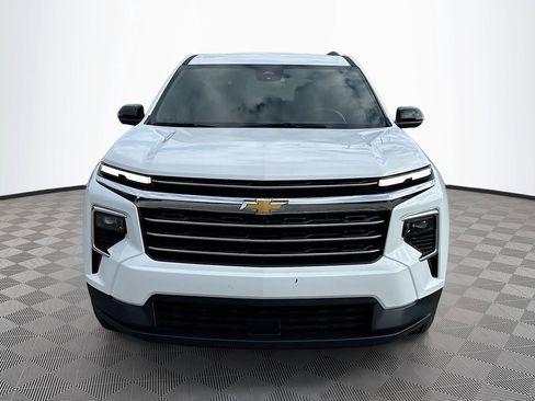 Used 2024 Chevrolet Traverse LT image 2