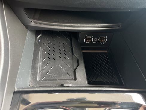 Used 2025 Chrysler Pacifica Limited image 28