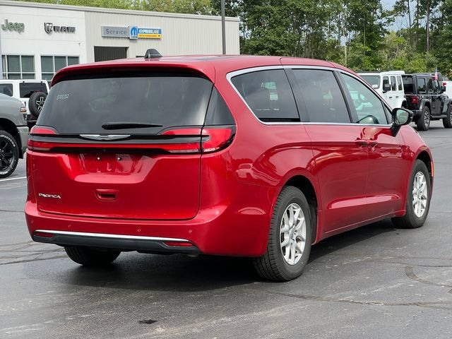 Used 2025 Chrysler Pacifica Select FWD image 49