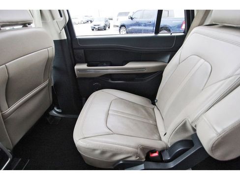 Used 2023 Ford Expedition Limited image 12