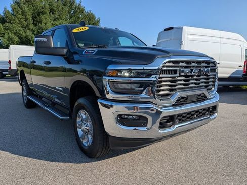 Used 2026 RAM 2500 Big Horn AWD/4WD image 3