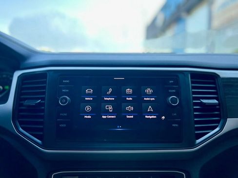 Used 2021 Volkswagen Atlas SE w/ Panoramic Sunroof Package FWD image 22