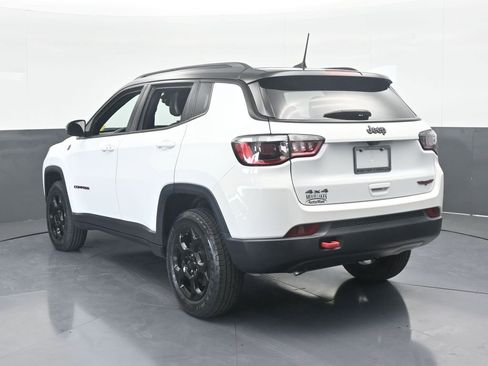 Used 2023 Jeep Compass Trailhawk image 4