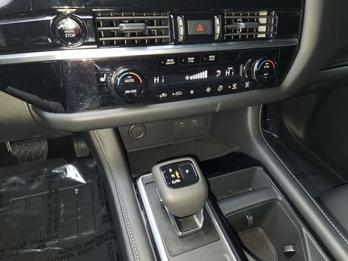 Certified 2025 Nissan Pathfinder SV image 21