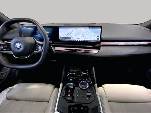Used 2025 BMW i5 xDrive40 w/ Premium Package AWD/4WD image 15
