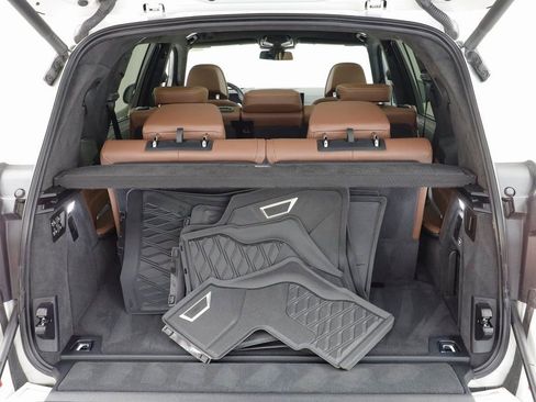 Used 2025 BMW X7 M60i image 18