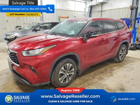 Used 2020 Toyota Highlander XLE AWD/4WD image 1