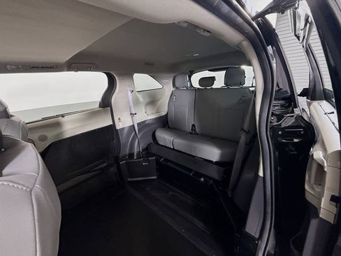 Used 2024 Toyota Sienna XLE w/ XLE Plus Package FWD image 8