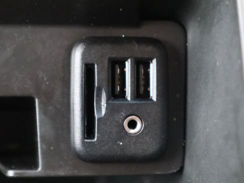 Used 2015 Chevrolet Suburban LT image 32