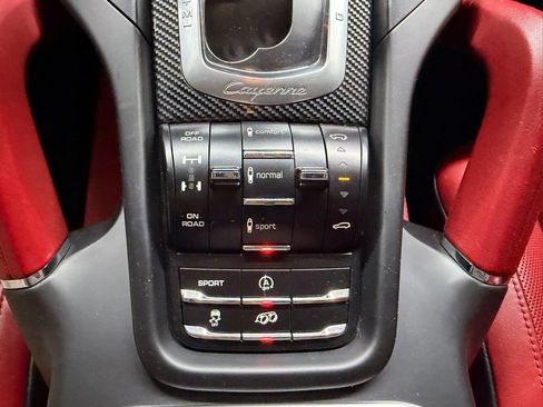 Used 2014 Porsche Cayenne GTS AWD/4WD image 22